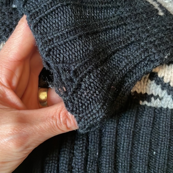 Aritzia TNA sweater - Picture 6 of 6